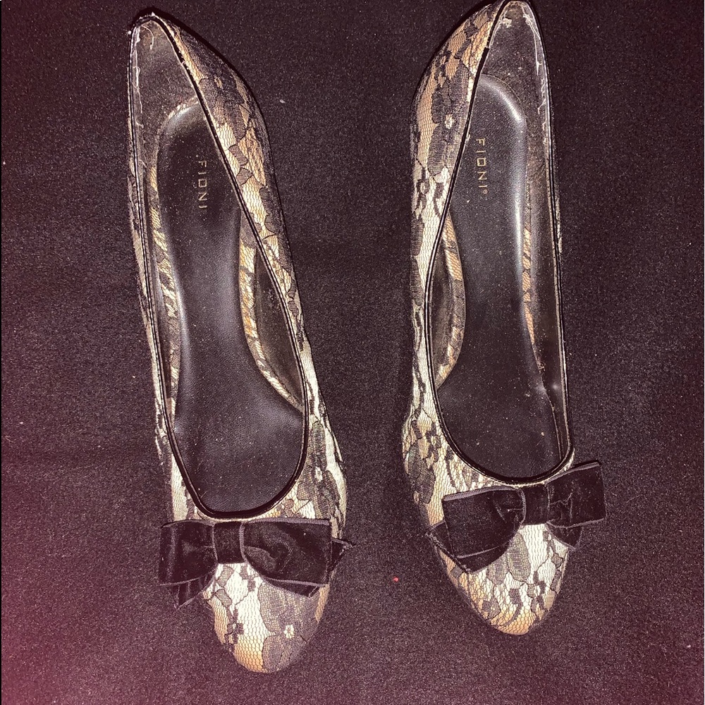 Fiona black lace kitten heel